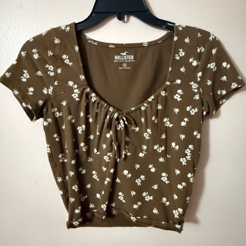 Hollister brown floral baby tee